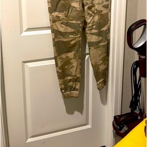 Mens brand new faded olive green cargo with pockets M/M